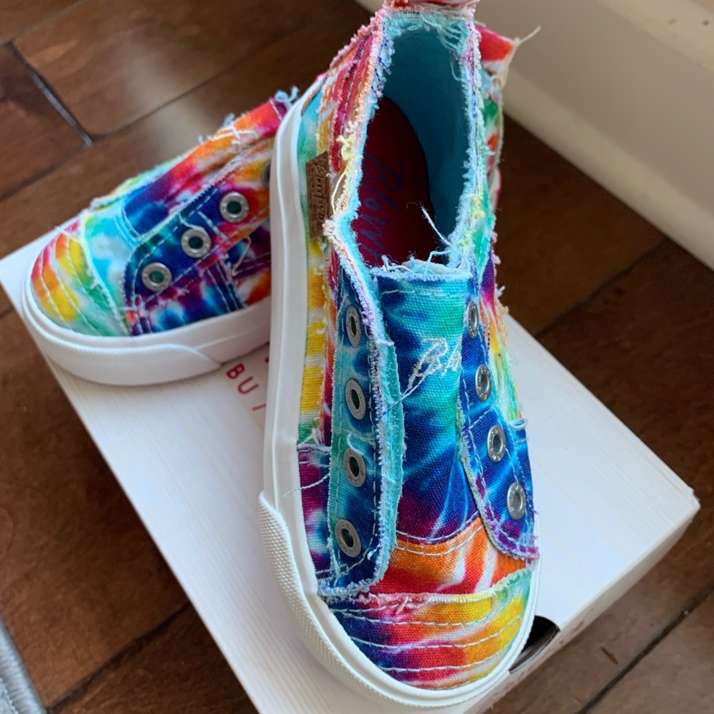 NIB blowfish malibu kids tie dye slip on shoes size 8